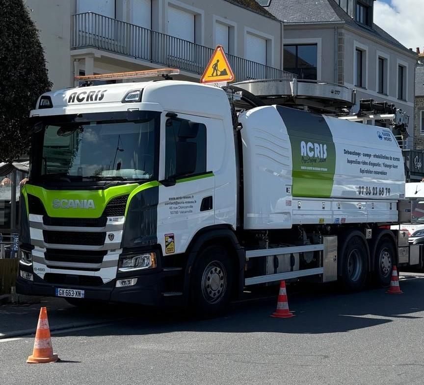 Camion hydrocureur